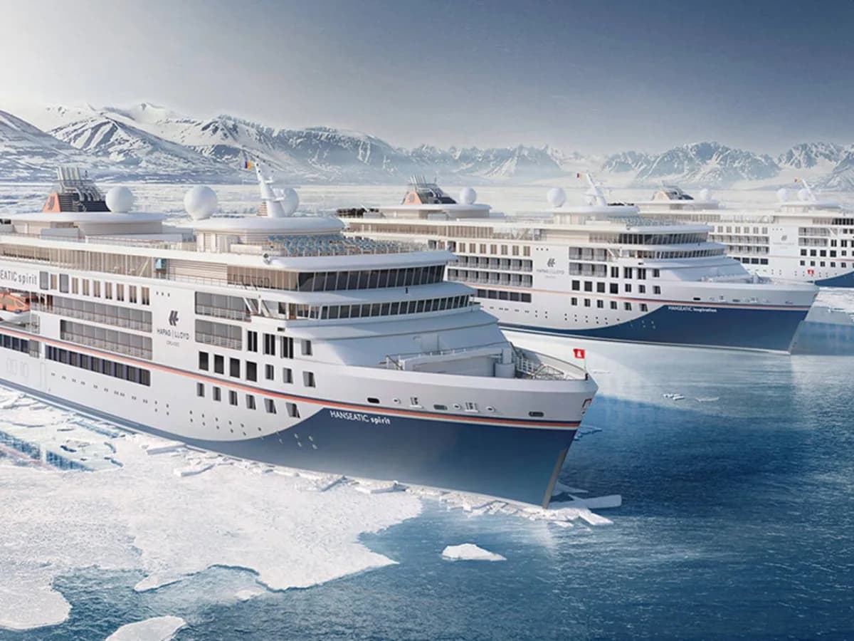 Expeditionsschiffe von Hapag-Lloyd Cruises im Polarmeer