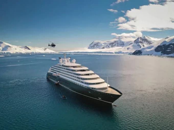 Scenic Eclipse in einer verschneiten Expeditionslandschaft