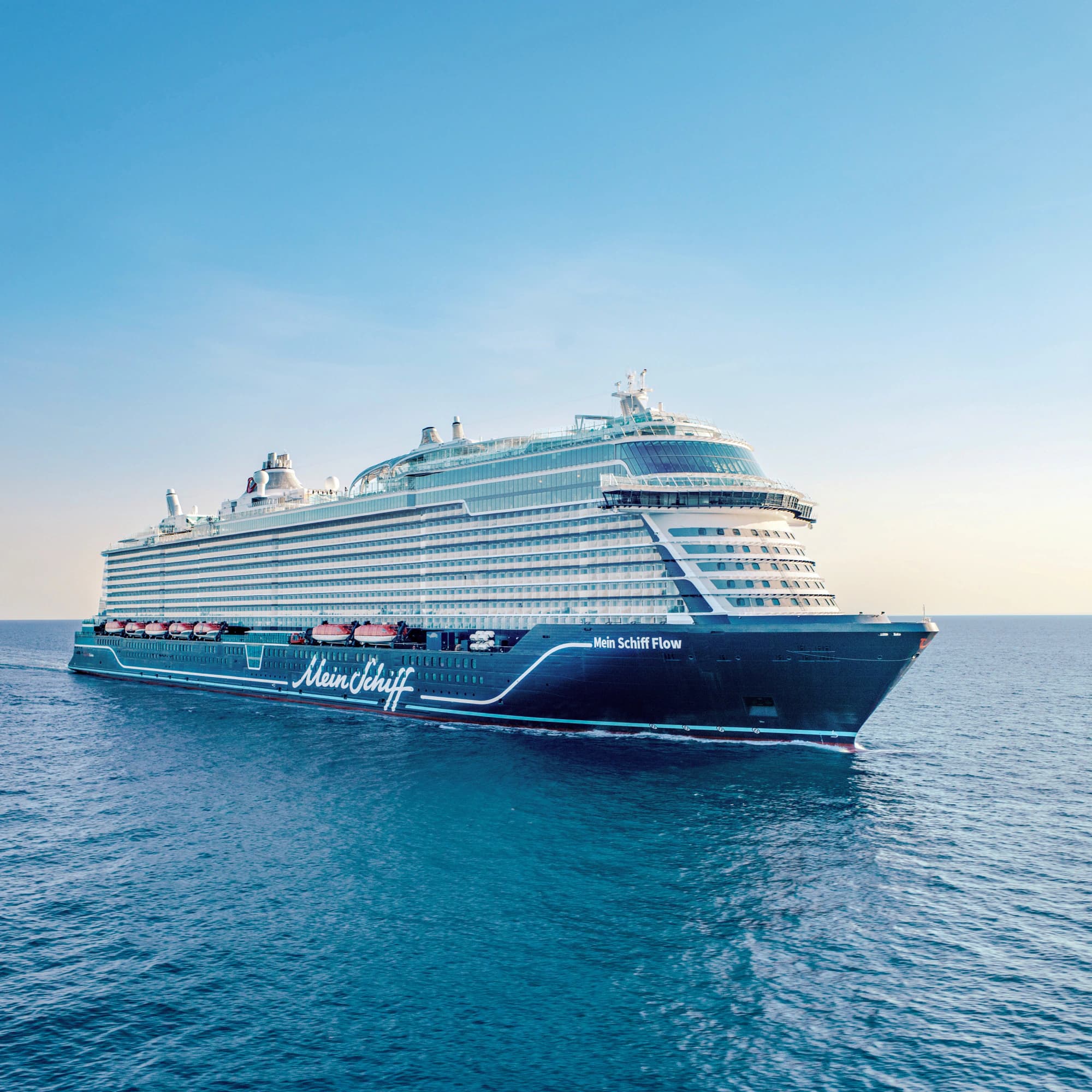 Mein Schiff Flow auf dem offenen Meer