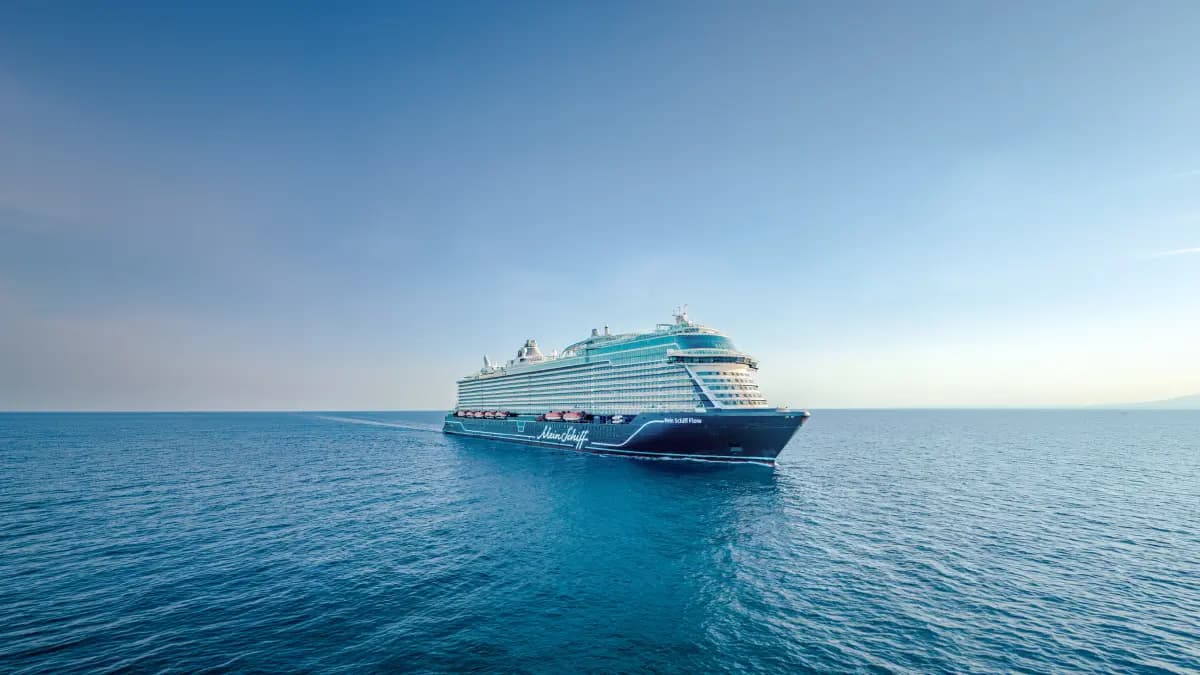 Mein Schiff Flow von TUI Cruises auf See
