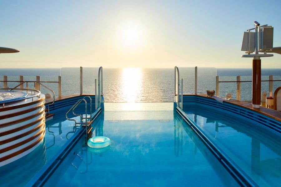 Infinity-Pool an Bord der AIDAcosma