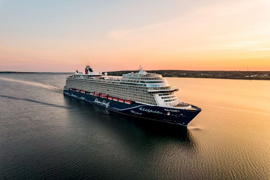 Mein Schiff vor Sydney