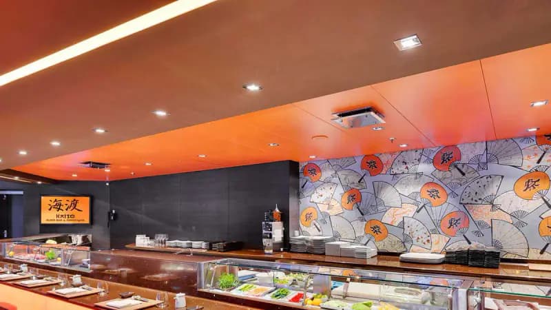 MSC Meraviglia: Sushi-Bar mit asiatisch gestalteter Wand