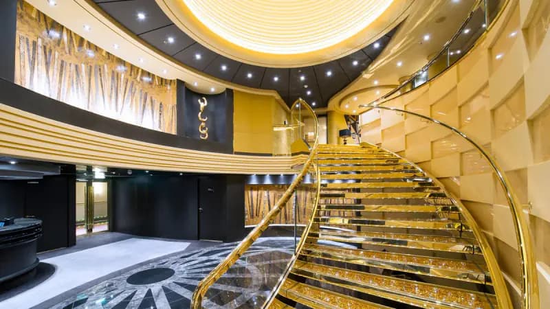 MSC Preziosa: Atrium mit funkelnder Kristalltreppe