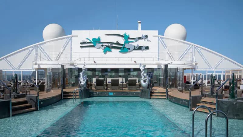 MSC Seashore: Pooldeck mit großem Swimmingpool