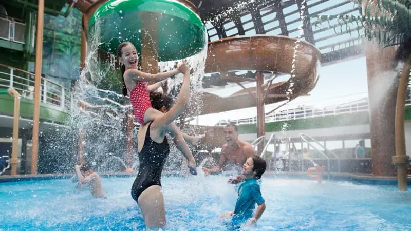MSC Seaview: Familie im Wasserpark an Deck