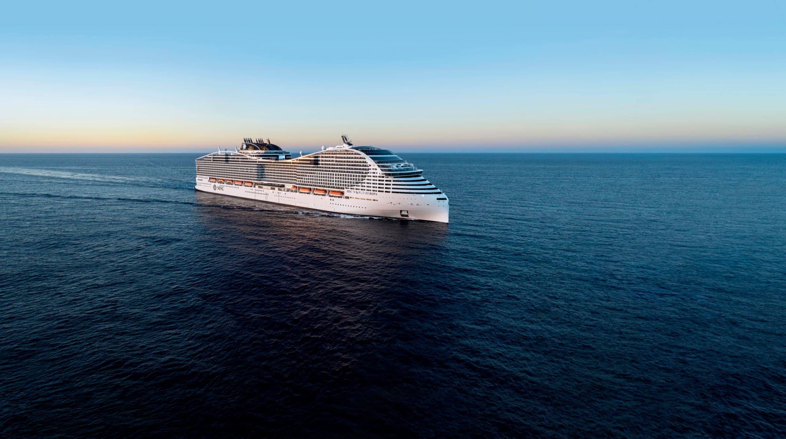 MSC World Europa auf dem Meer