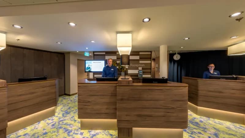 Mein Schiff 2 – Rezeption und Außendeck