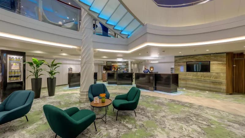 Mein Schiff 4 – Rezeption und Außendeck