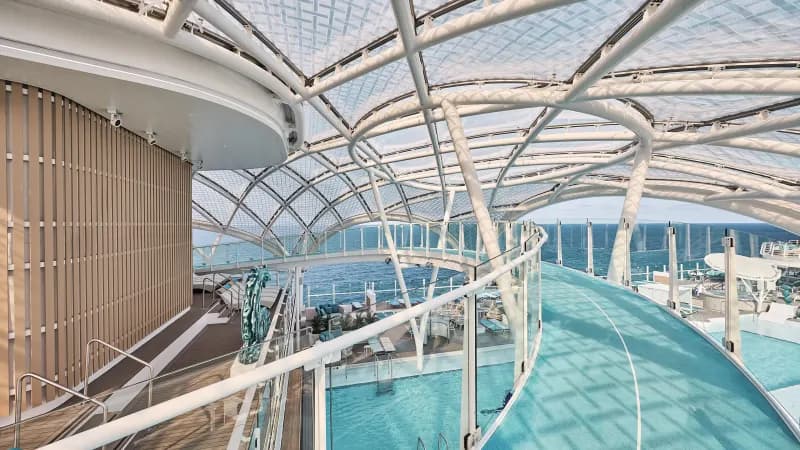 Mein Schiff Relax – Rezeption und Außendeck