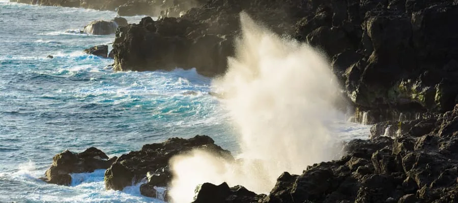 Rauchender Krater des Vulkans Piton de la Fournaise auf Réunion