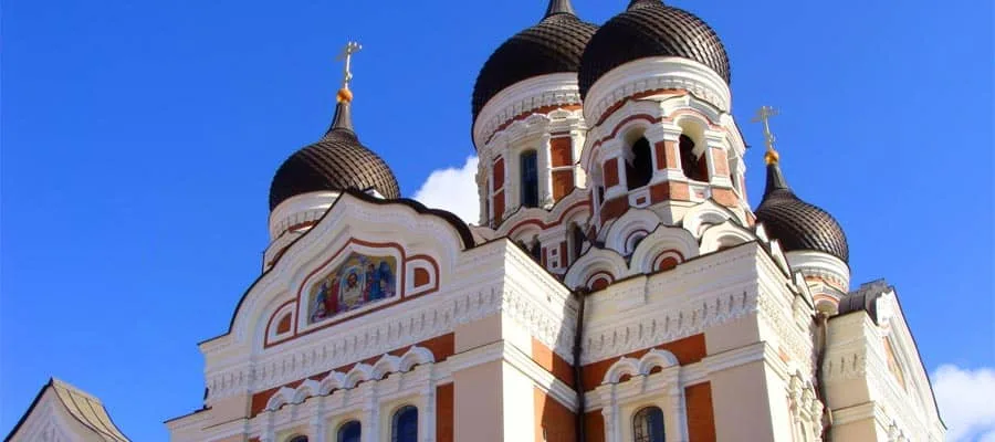 Türme und rote Dächer der Altstadt von Tallinn