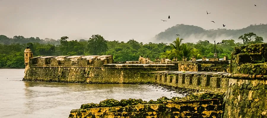 Skyline von Panama-Stadt über der Bucht